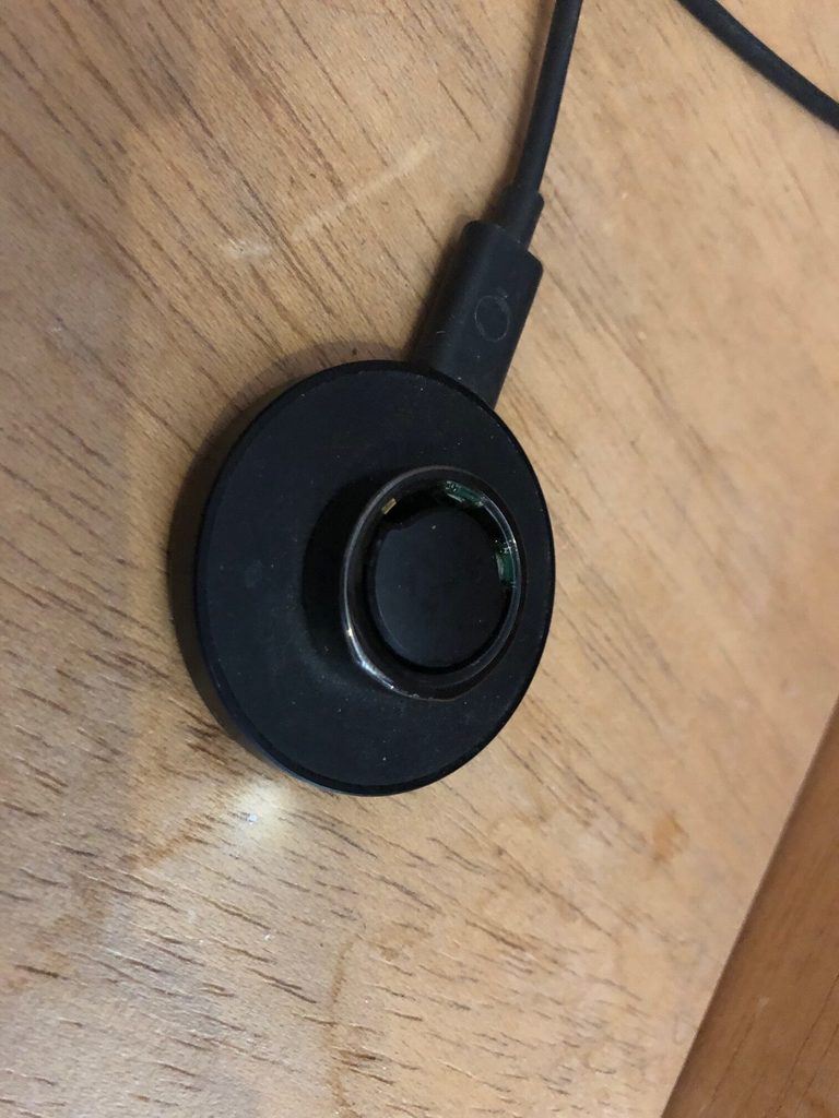 Oura Ring beim Laden